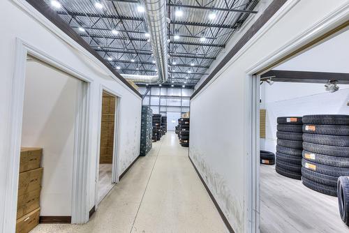 Entrepôt - 624 Boul. Industriel, Saint-Eustache, QC 