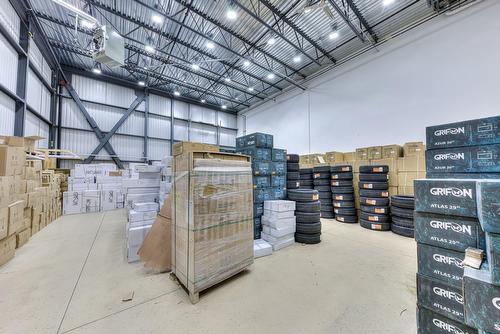 Entrepôt - 624 Boul. Industriel, Saint-Eustache, QC 