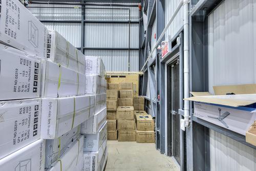 Entrepôt - 624 Boul. Industriel, Saint-Eustache, QC 