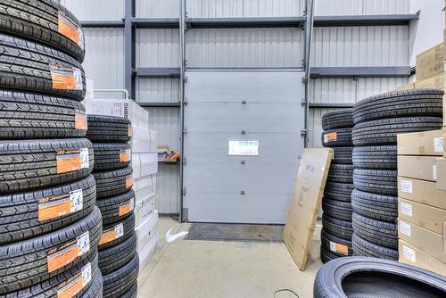 Entrepôt - 624 Boul. Industriel, Saint-Eustache, QC 