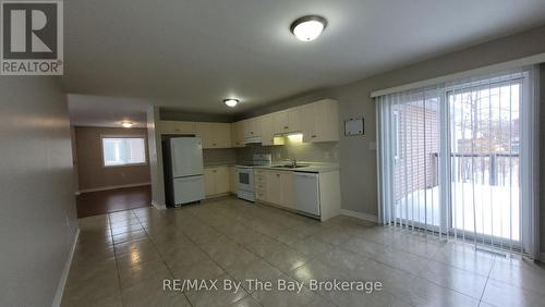 42 Tona Trail, Wasaga Beach, ON - Indoor Photo Showing Kitchen