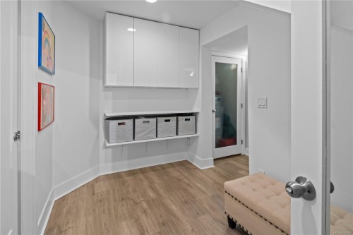 2879 Phyllis St, Saanich, BC 