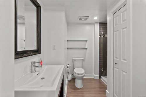 2879 Phyllis St, Saanich, BC 