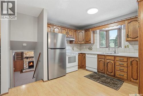 242 Thain Way, Saskatoon, SK - Indoor Photo Showing Kitchen