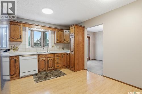 242 Thain Way, Saskatoon, SK - Indoor Photo Showing Kitchen