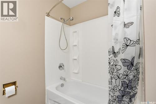 242 Thain Way, Saskatoon, SK - Indoor Photo Showing Bathroom