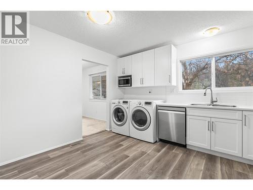 811 Tamarack Drive, Kelowna, BC - Indoor Photo Showing Laundry Room