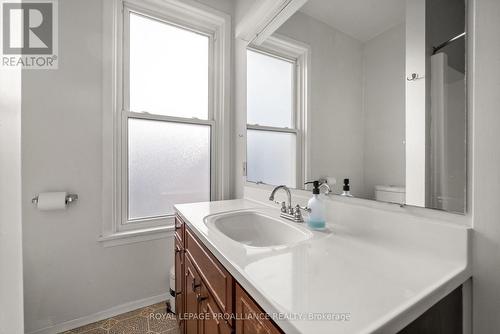 209 Centre Street N, Greater Napanee (Greater Napanee), ON - Indoor Photo Showing Bathroom