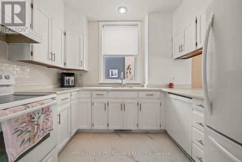 209 Centre Street N, Greater Napanee (Greater Napanee), ON - Indoor Photo Showing Kitchen