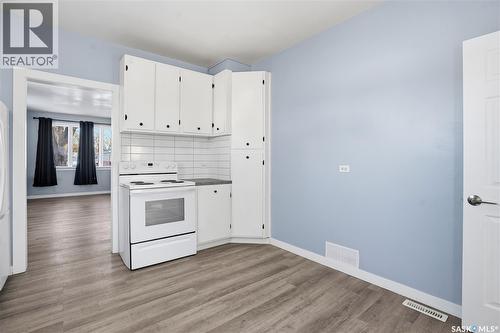 1300 Athol Street, Regina, SK - Indoor Photo Showing Kitchen