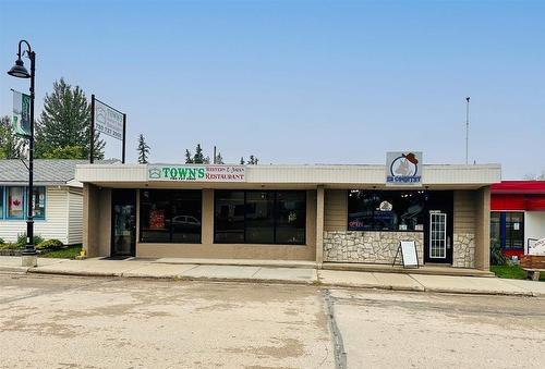 5012  50 Street, Evansburg, AB 