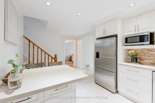 1481 Otis Avenue, Mississauga, ON - Indoor Photo Showing Kitchen