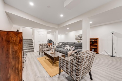 1481 Otis Avenue, Mississauga, ON - Indoor Photo Showing Living Room