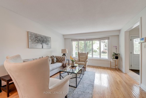 1481 Otis Avenue, Mississauga, ON - Indoor Photo Showing Living Room