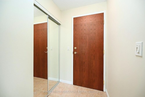 1703-2545 Erin Centre Boulevard, Mississauga, ON - Indoor Photo Showing Other Room