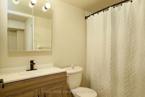 1703-2545 Erin Centre Boulevard, Mississauga, ON - Indoor Photo Showing Bathroom