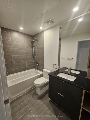 420-1 Fairview Road E, Mississauga, ON - Indoor Photo Showing Bathroom