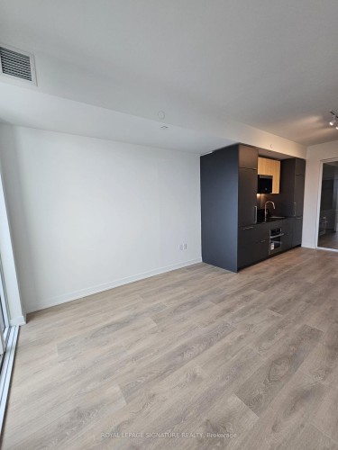 420-1 Fairview Road E, Mississauga, ON - Indoor Photo Showing Kitchen