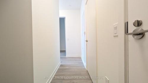 605-120 Broadway Avenue, Toronto, ON - Indoor Photo Showing Other Room