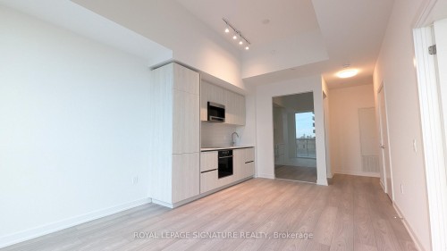 605-120 Broadway Avenue, Toronto, ON - Indoor