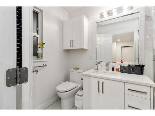 2934 E Osprey Drive, Abbotsford, BC - Indoor Photo Showing Bathroom