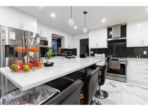 2934 E Osprey Drive, Abbotsford, BC - Indoor Photo Showing Kitchen With Upgraded Kitchen