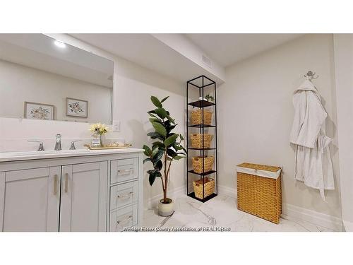 Lower-87 Draper, Harrow, ON 