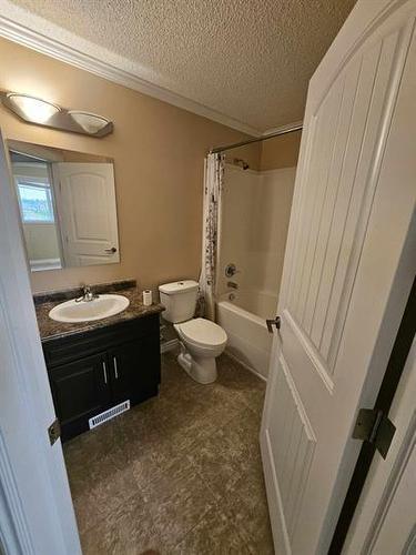16 16, 2402  Pelican Close, Cold Lake, AB - Indoor Photo Showing Bathroom