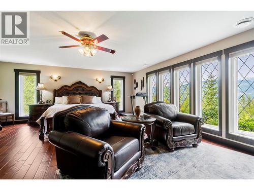 5121 Ivy Road, Eagle Bay, BC - Indoor