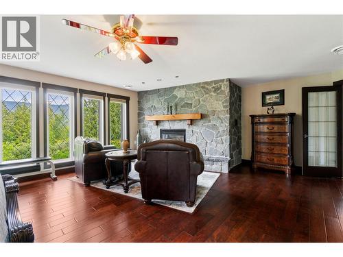 5121 Ivy Road, Eagle Bay, BC - Indoor Photo Showing Living Room With Fireplace