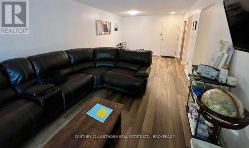 317 - 573 Armstrong Road, Kingston (East Gardiners Rd), ON - Indoor Photo Showing Living Room