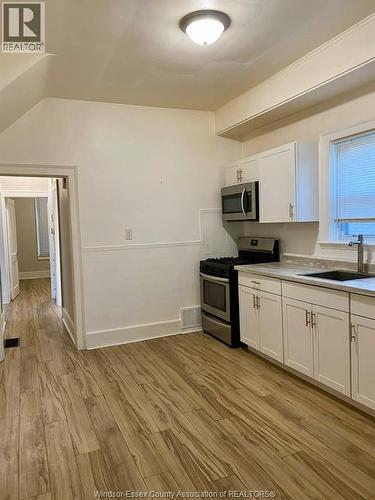 943 Lauzon Road, Windsor, ON - Indoor Photo Showing Kitchen
