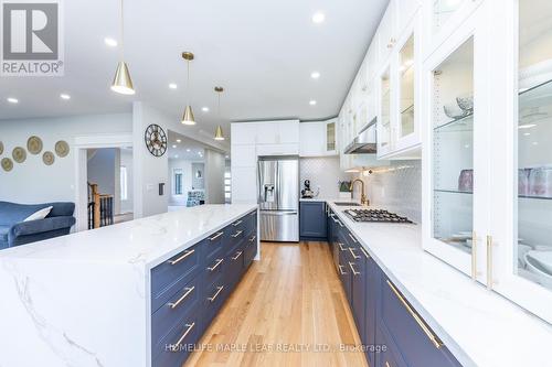 238 Devonsleigh Boulevard, Richmond Hill, ON - Indoor Photo Showing Kitchen With Upgraded Kitchen