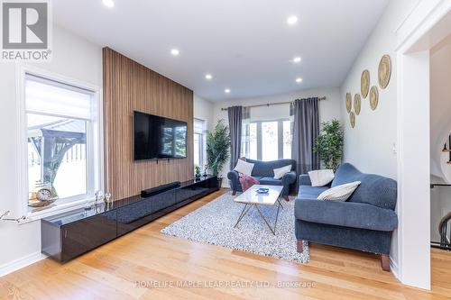 238 Devonsleigh Boulevard, Richmond Hill, ON - Indoor Photo Showing Other Room