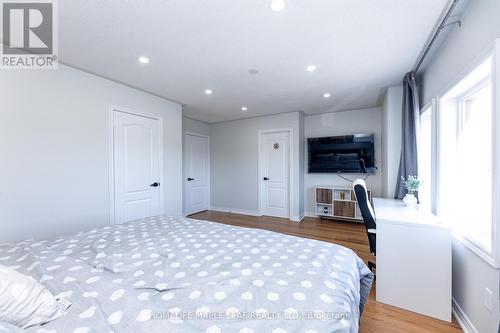 238 Devonsleigh Boulevard, Richmond Hill, ON - Indoor Photo Showing Bedroom