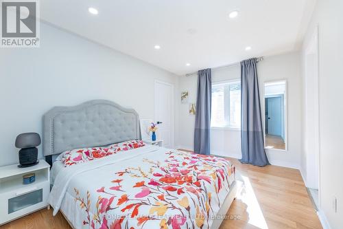 238 Devonsleigh Boulevard, Richmond Hill, ON - Indoor Photo Showing Bedroom
