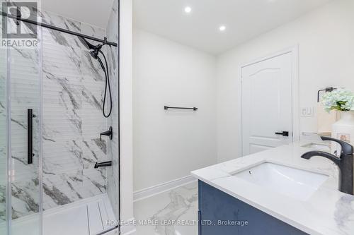 238 Devonsleigh Boulevard, Richmond Hill, ON - Indoor Photo Showing Bathroom