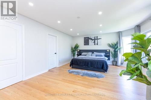 238 Devonsleigh Boulevard, Richmond Hill, ON - Indoor Photo Showing Bedroom