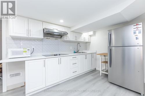 238 Devonsleigh Boulevard, Richmond Hill, ON - Indoor Photo Showing Kitchen