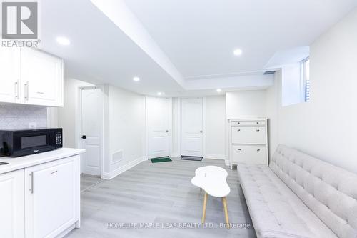 238 Devonsleigh Boulevard, Richmond Hill, ON - Indoor