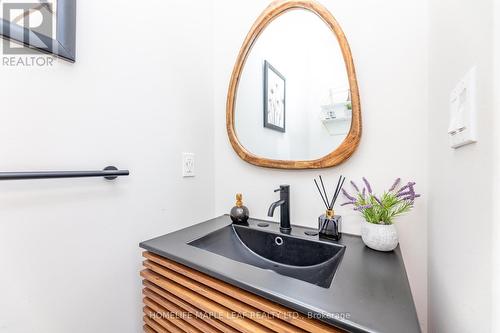 238 Devonsleigh Boulevard, Richmond Hill, ON - Indoor Photo Showing Bathroom
