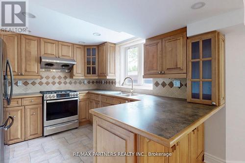31 Eyer Drive, Markham, ON - Indoor Photo Showing Kitchen With Double Sink