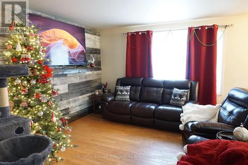 151 Carter Boulevard, Temiskaming Shores (Haileybury), ON - Indoor Photo Showing Living Room