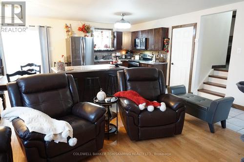 Open Concept - 151 Carter Boulevard, Temiskaming Shores (Haileybury), ON - Indoor Photo Showing Living Room