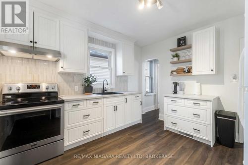 22 Bertram Street, St. Catharines (E. Chester), ON - Indoor Photo Showing Kitchen