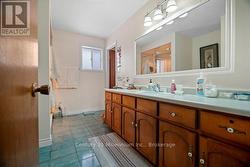 Cheater Ensuite to Master Bdrm - 