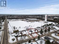 quick access to Davidson Community Centre - 