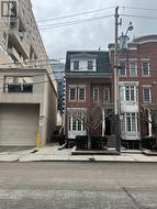 B - 4 PORTLAND STREET  Toronto, ON M5V 3N6