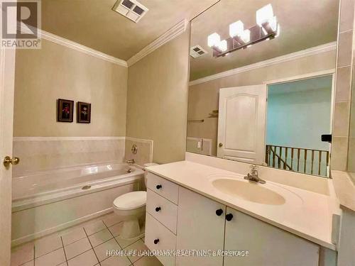 1002 - 28 Sommerset Way, Toronto, ON - Indoor Photo Showing Bathroom