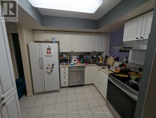 1002 - 28 Sommerset Way, Toronto, ON - Indoor Photo Showing Kitchen